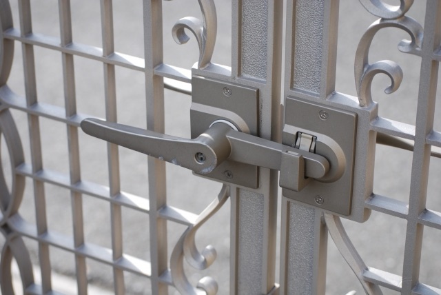 防犯対策　門扉・塀（フェンス）